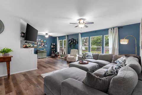 Living - 1221 E Hanson Dr, Appleton, WI 54915 photo 1 of 1