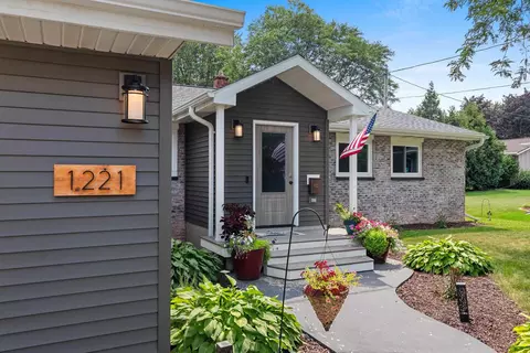 Exterior - 1221 E Hanson Dr, Appleton, WI 54915 photo 2 of 18
