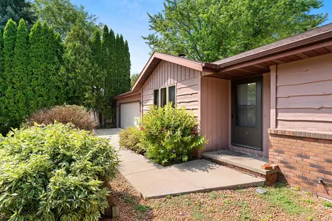 Exterior - 4718 W Periwinkle Ct, Appleton, WI 54914 photo 3 of 12