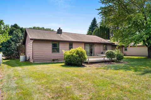 Exterior - 4718 W Periwinkle Ct, Appleton, WI 54914 photo 2 of 12