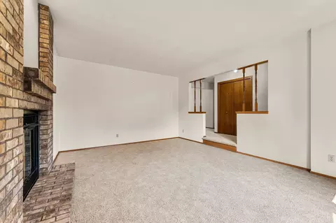 Living - 4718 W Periwinkle Ct, Appleton, WI 54914 photo 2 of 4