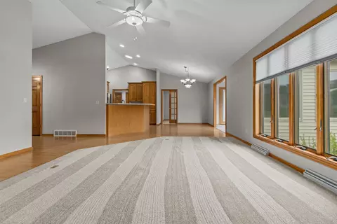 Living - 44 Penbrook Cir, Appleton, WI 54913 photo 6 of 7