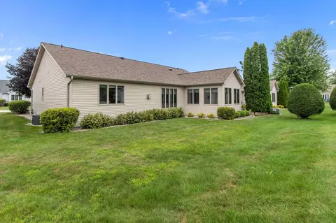 Exterior - 44 Penbrook Cir, Appleton, WI 54913 photo 4 of 4