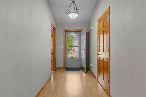 Entry Way - 44 Penbrook Cir, Appleton, WI 54913 photo 1 of 2
