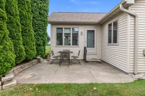 Exterior - 44 Penbrook Cir, Appleton, WI 54913 photo 2 of 4
