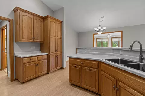 Kitchen - 44 Penbrook Cir, Appleton, WI 54913 photo 2 of 5