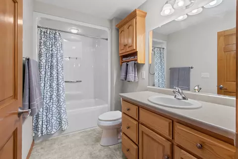 Bath - 44 Penbrook Cir, Appleton, WI 54913 photo 1 of 3