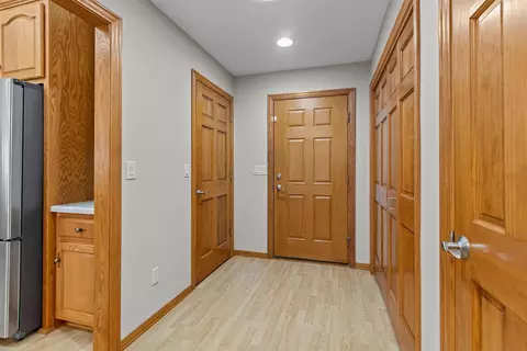 Entry Way - 44 Penbrook Cir, Appleton, WI 54913 photo 2 of 2