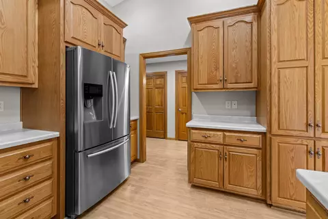 Kitchen - 44 Penbrook Cir, Appleton, WI 54913 photo 3 of 5