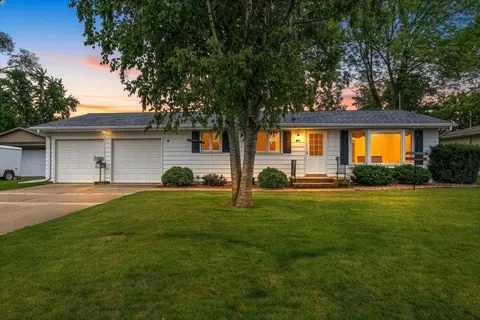 524 E St Joseph St, Green Bay, WI 54301