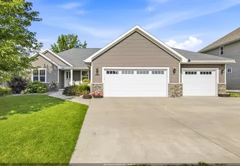848 Lotus Trl, Menasha, WI 54952