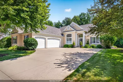 1568 Kingswood Dr, Neenah, WI 54956
