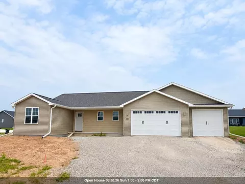 2091 Red Fox Ln, Kaukauna, WI 54130