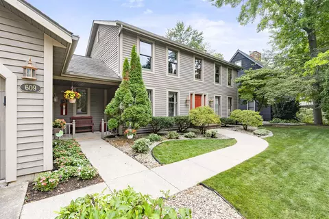 Exterior - 609 Scarlet Oak Ct, Appleton, WI 54915 photo 2 of 12