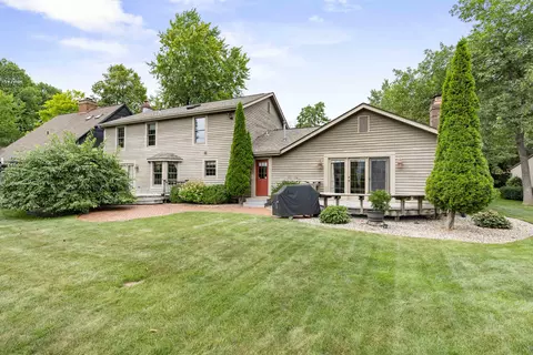 Exterior - 609 Scarlet Oak Ct, Appleton, WI 54915 photo 5 of 12