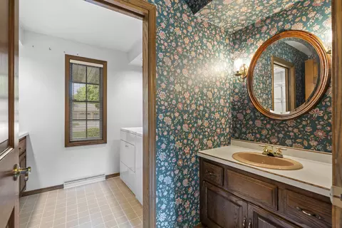 Bath - 609 Scarlet Oak Ct, Appleton, WI 54915 photo 1 of 5