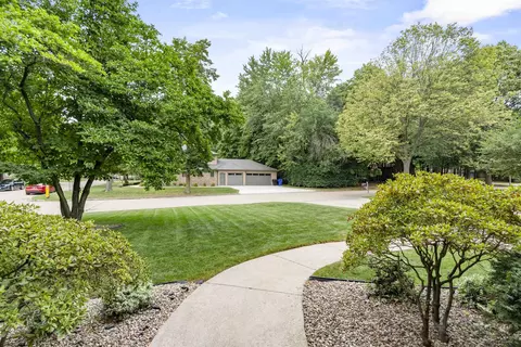 Exterior - 609 Scarlet Oak Ct, Appleton, WI 54915 photo 11 of 12