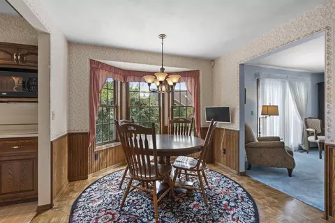 Dining - 609 Scarlet Oak Ct, Appleton, WI 54915 photo 2 of 4