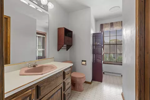 Bath - 609 Scarlet Oak Ct, Appleton, WI 54915 photo 2 of 5