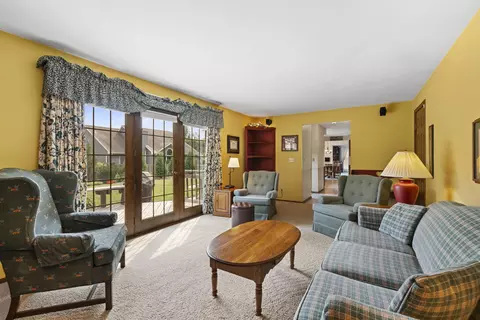 Living - 609 Scarlet Oak Ct, Appleton, WI 54915 photo 6 of 6