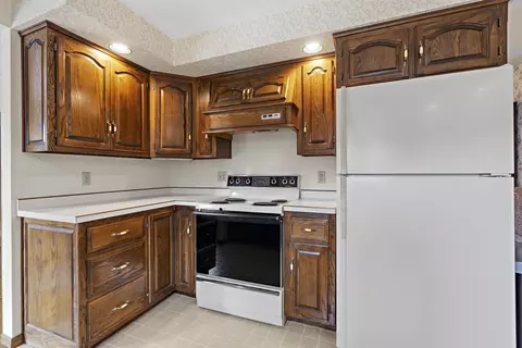 Kitchen - 609 Scarlet Oak Ct, Appleton, WI 54915 photo 3 of 4