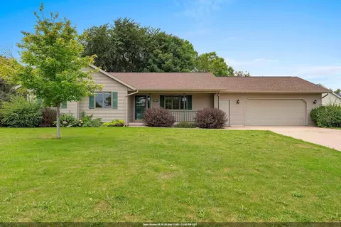 1525 Parkview Dr, New London, WI 54961