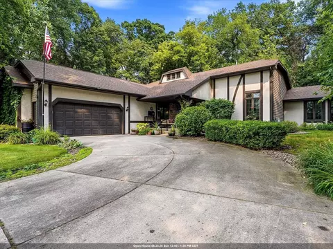 900 Mt Hood Ct, Green Bay, WI 54311