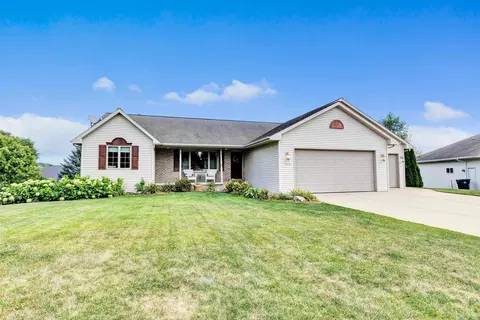 1416 Wilbert Hill Ct, Howard, WI 54313