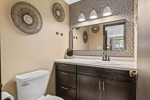 Bath - 3182 Justin Ct, Appleton, WI 54914 photo 2 of 2