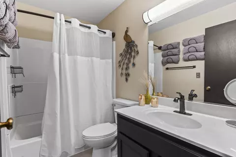 Bath - 3182 Justin Ct, Appleton, WI 54914 photo 1 of 2