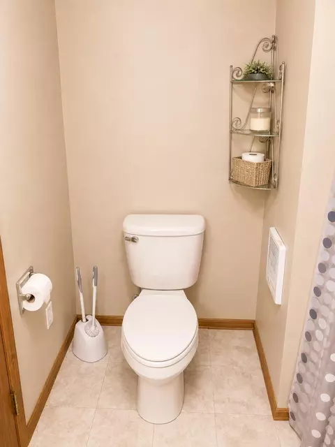 Bath - w2489 Clover Downs Court, Appleton, WI 54915 photo 7 of 7