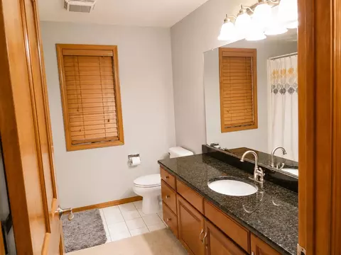 Bath - w2489 Clover Downs Court, Appleton, WI 54915 photo 2 of 7