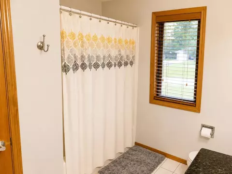 Bath - w2489 Clover Downs Court, Appleton, WI 54915 photo 4 of 7