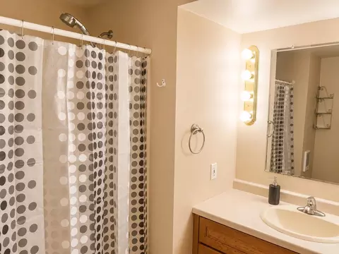 Bath - w2489 Clover Downs Court, Appleton, WI 54915 photo 5 of 7