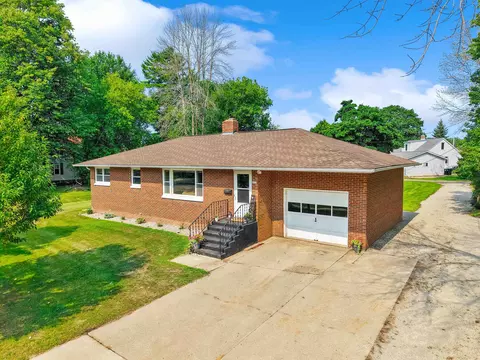 4025 N Shore Dr, Menominee, MI 49858