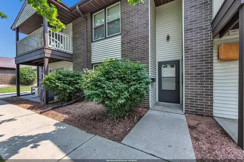1045 Marvelle Ln #B1, Green Bay, WI 54304