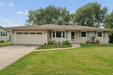 1045 Grove St, Menasha, WI 54952