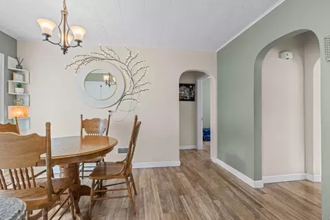 Entry Way - 423 E Harrison St, Appleton, WI 54915 photo 4 of 8