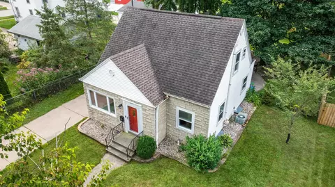 View/Area - 423 E Harrison St, Appleton, WI 54915 photo 1 of 6