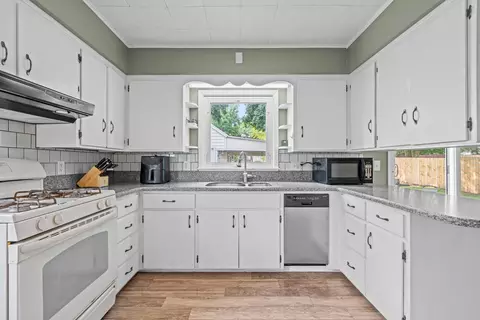 Kitchen - 423 E Harrison St, Appleton, WI 54915 photo 3 of 3