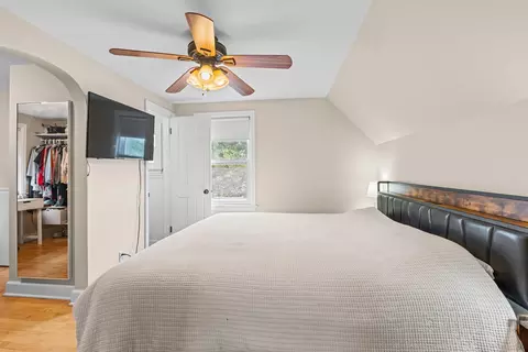 Bedroom - 423 E Harrison St, Appleton, WI 54915 photo 4 of 9