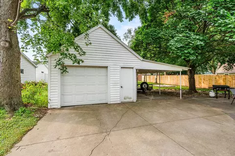 Exterior - 423 E Harrison St, Appleton, WI 54915 photo 6 of 13