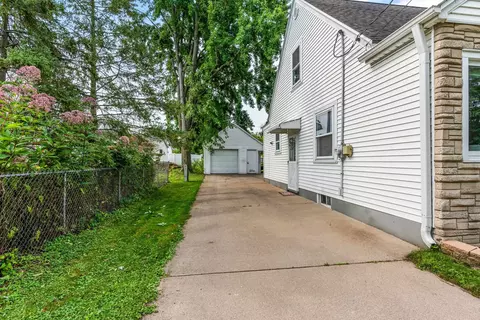 Exterior - 423 E Harrison St, Appleton, WI 54915 photo 3 of 13