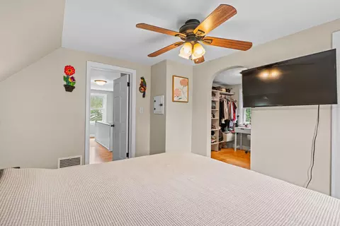 Bedroom - 423 E Harrison St, Appleton, WI 54915 photo 6 of 9