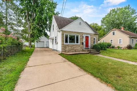 Exterior - 423 E Harrison St, Appleton, WI 54915 photo 2 of 13