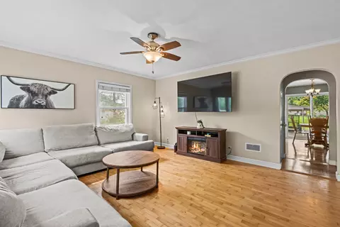 Living - 423 E Harrison St, Appleton, WI 54915 photo 1 of 2