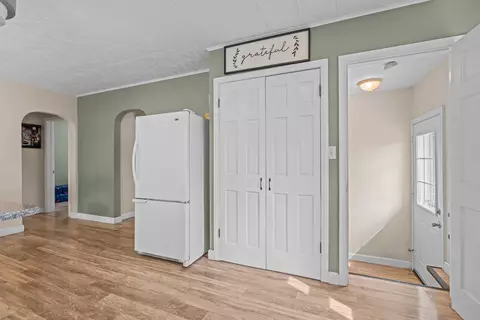 Entry Way - 423 E Harrison St, Appleton, WI 54915 photo 3 of 8