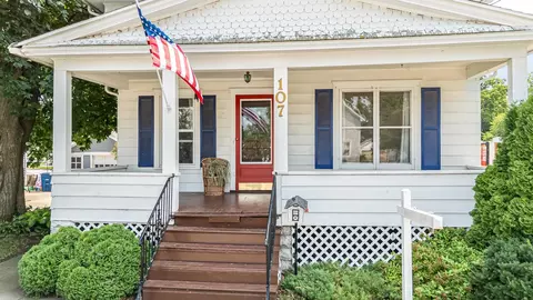 107 W 16th Ave, Oshkosh, WI 54902