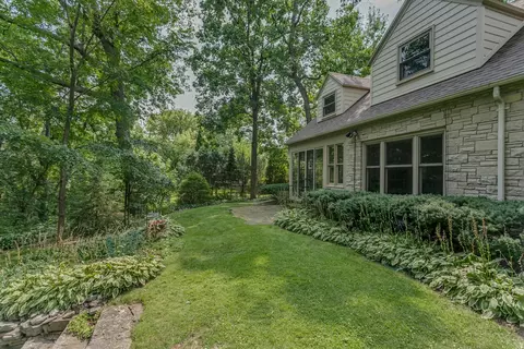 Exterior - 1520 Oakcrest Ct, Appleton, WI 54914 photo 10 of 13