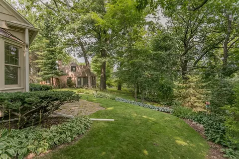 Exterior - 1520 Oakcrest Ct, Appleton, WI 54914 photo 9 of 13